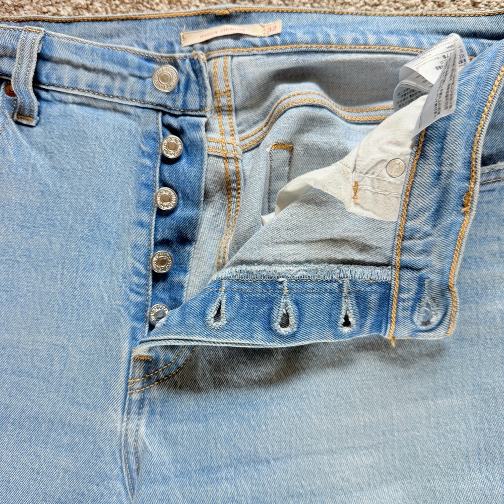 Levi’s Wedgie Straight Light Wash Jeans, 32 - Picture 8 of 10